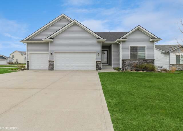 Property at 4901 NW 15th St, Ankeny, IA 50023, 4 beds, 3 baths