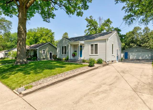 Property at 5613 College Ave, Des Moines, IA 50310, 2 beds, 2 baths