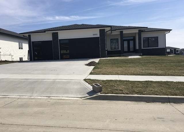 Property at 18092 Tanglewood Dr, Clive, IA 50325, 6 beds, 3 baths
