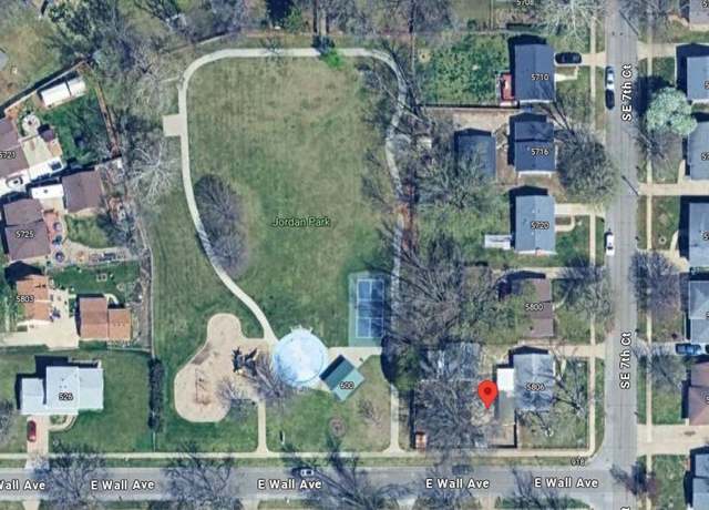 Property at 5806 SE 7th Ct, Des Moines, IA 50315, 4 beds, 2 baths