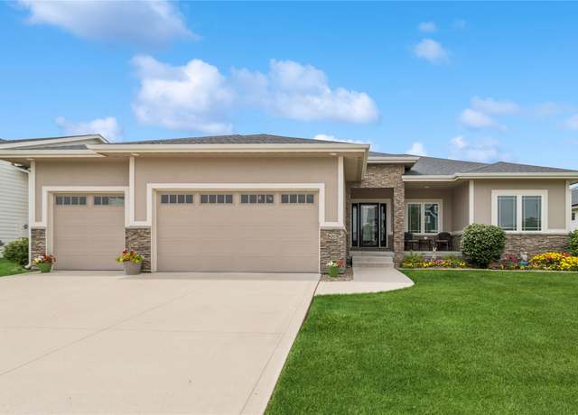 Property at 800 NE Badger Ln, Waukee, IA 50263, 5 beds, 3 baths