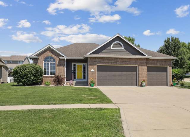 Property at 4103 NE Briarwood Dr, Ankeny, IA 50021, 4 beds, 3 baths