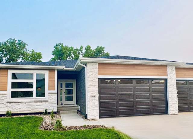 Property at 910 Harrington Way, Waukee, IA 50263, 4 beds, 3 baths