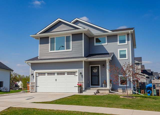 Property at 1700 E 19th Ct, Norwalk, IA 50211, 3 beds, 2.5 baths