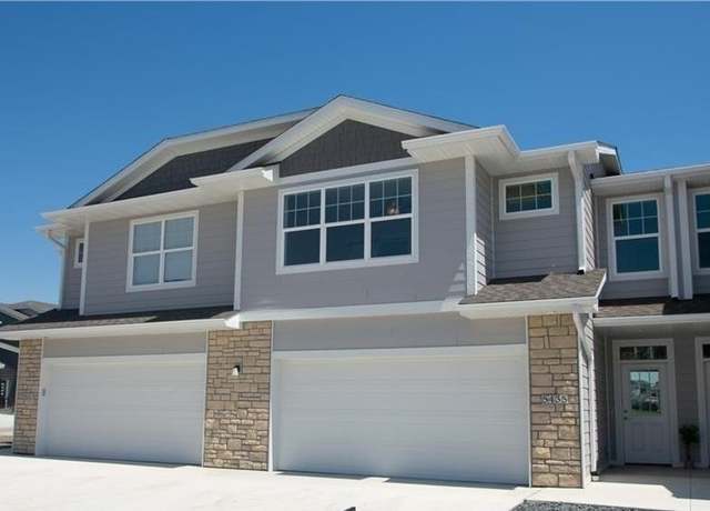 Property at 5428 153rd St, Urbandale, IA 50323, 3 beds, 2.5 baths