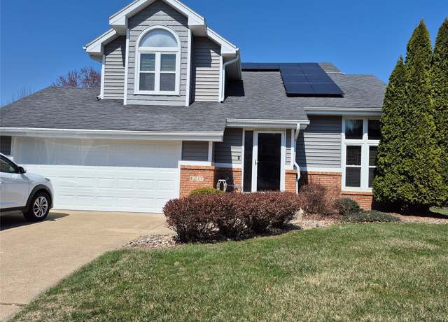 Property at 8217 Oakwood Dr, Urbandale, IA 50322, 3 beds, 3 baths