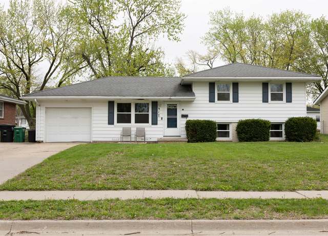 Property at 417 SW Westlawn Dr, Ankeny, IA 50023, 3 beds, 2 baths