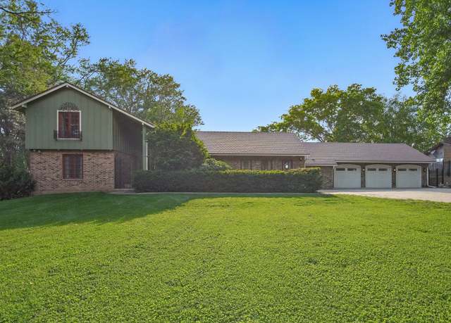 Property at 1010 32nd St, West Des Moines, IA 50266, 6 beds, 4 baths