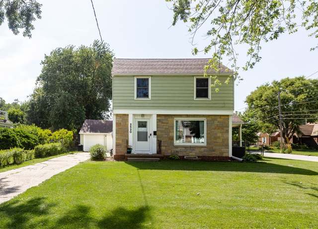Property at 2520 49th St, Des Moines, IA 50310, 3 beds, 1 bath
