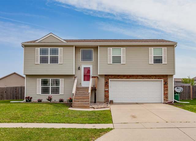 Property at 220 Tailfeather Dr NW, Bondurant, IA 50035, 4 beds, 2 baths
