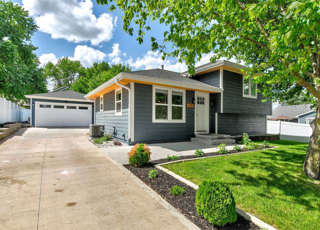 Property at 3710 SE 23rd St, Des Moines, IA 50320, 4 beds, 2 baths