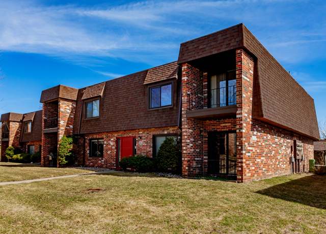Property at 4665 Woodland Ave #3, West Des Moines, IA 50266, 2 beds, 2 baths