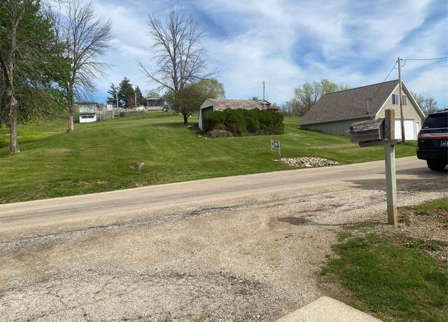 Property at 5215 N Lakeshore Dr, Brooklyn, IA 52211