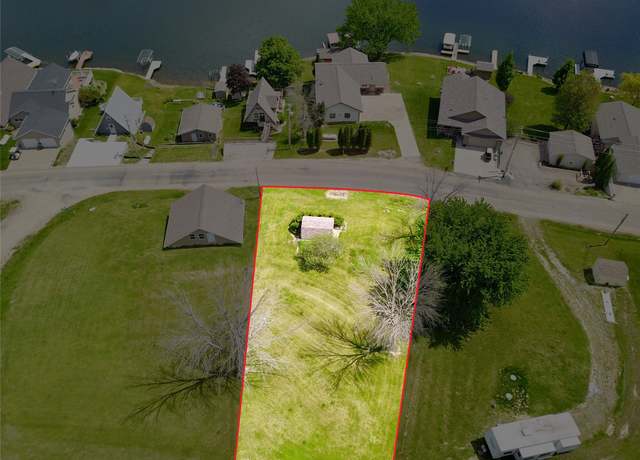 Property at 5215 N Lakeshore Dr, Brooklyn, IA 52211