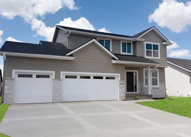Property at 3418 5th Ave SE, Altoona, IA 50009, 4 beds, 2.5 baths