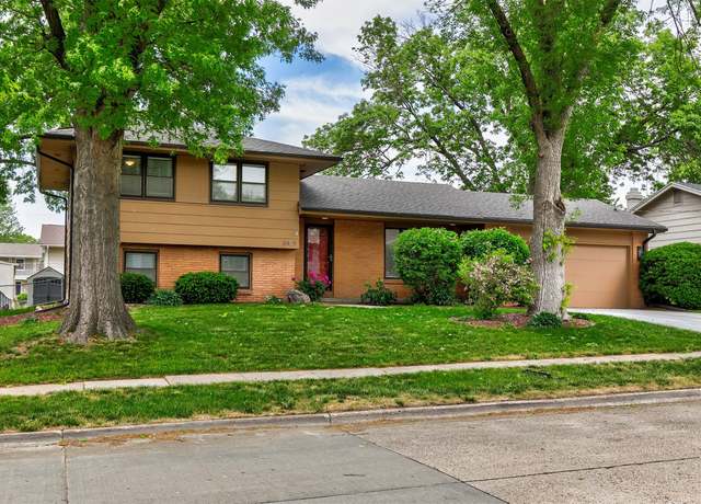 Property at 8409 Prairie Ave, Urbandale, IA 50322, 4 beds, 2 baths