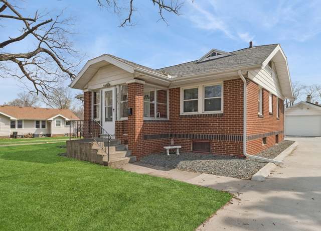 Property at 2625 30th St, Des Moines, IA 50310, 2 beds, 1.5 baths
