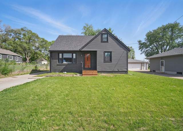 Property at 812 E Madison Ave, Des Moines, IA 50313, 3 beds, 3 baths