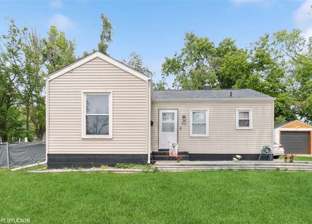 Property at 5713 Clark Blvd, Des Moines, IA 50311, 2 beds, 1 bath