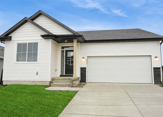 Property at 2001 Waller Ave, Norwalk, IA 50211, 3 beds, 2 baths