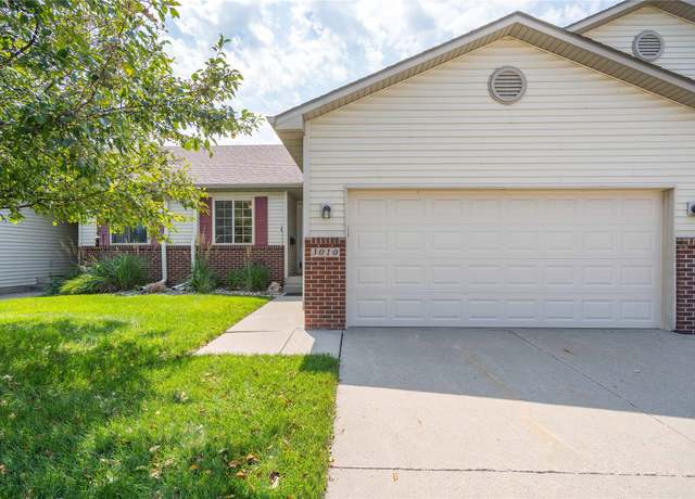 Property at 3010 SE Turnberry Dr, Ankeny, IA 50021, 2 beds, 2 baths