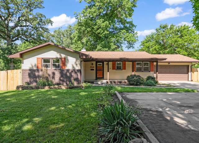 Property at 1516 73rd St, Windsor Heights, IA 50324, 5 beds, 3 baths