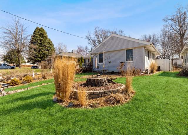 Property at 729 20th St, West Des Moines, IA 50265, 4 beds, 2 baths