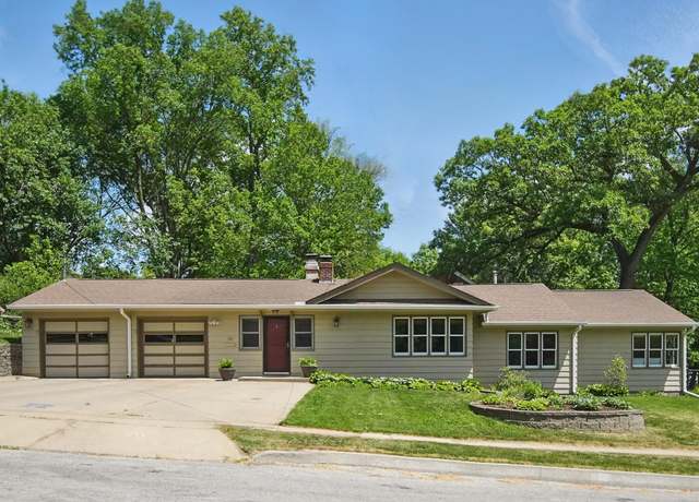 Property at 639 57th St, Des Moines, IA 50312, 3 beds, 2.5 baths