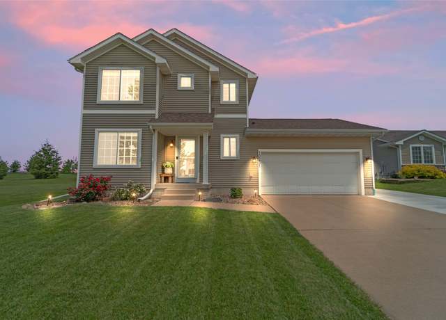 Property at 10231 Catalina Dr, Johnston, IA 50131, 3 beds, 2.5 baths