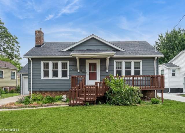 Property at 2417 Maryland Pike, Des Moines, IA 50310, 2 beds, 1 bath