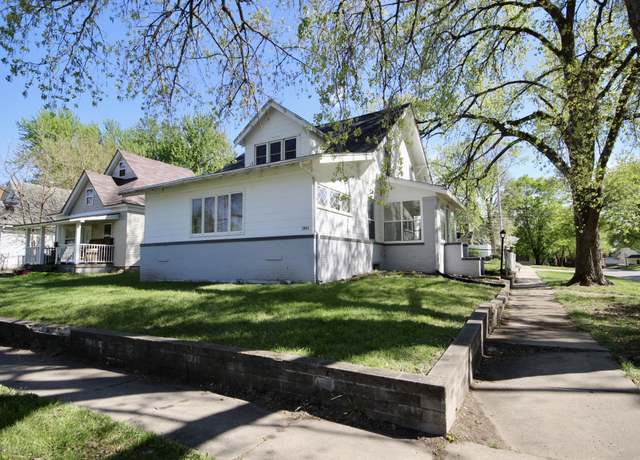 Property at 1901 Warford St, Perry, IA 50220, 4 beds, 3 baths