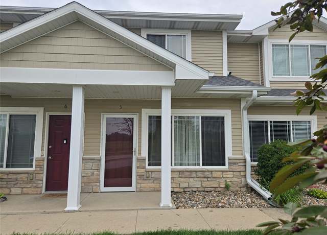 Property at 2200 Hart Ave #5, Des Moines, IA 50320, 2 beds, 2.5 baths