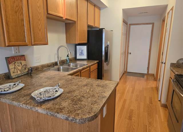Property at 2200 Hart Ave #5, Des Moines, IA 50320, 2 beds, 2.5 baths