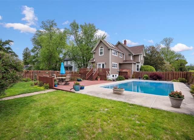 Property at 1503 Elm St, Grinnell, IA 50112, 4 beds, 2.5 baths