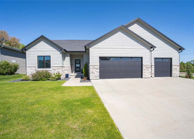 Property at 9450 Bottlebrush Rd, Norwalk, IA 50211, 5 beds, 3 baths