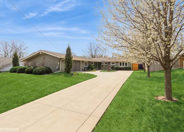 Property at 1610 Evans St, Des Moines, IA 50315, 3 beds, 2 baths