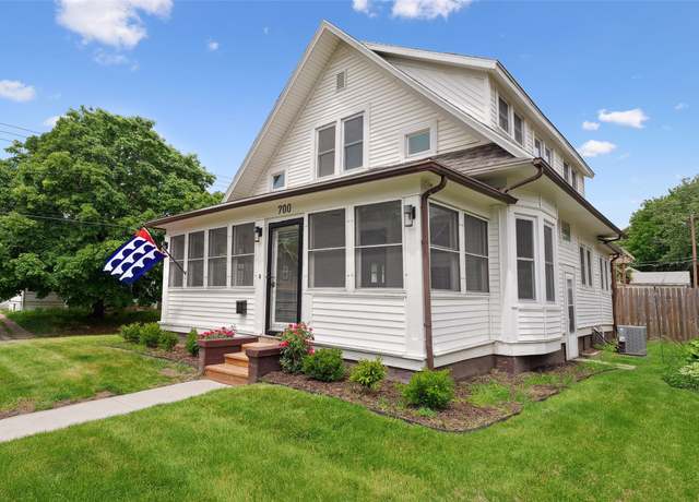 Property at 700 Wisconsin Ave, Des Moines, IA 50316, 3 beds, 1 bath
