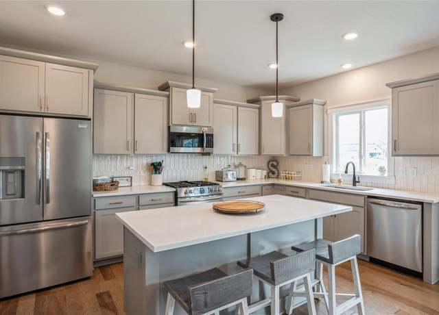 Property at 2920 Oak St, Norwalk, IA 50211, 5 beds, 4.5 baths