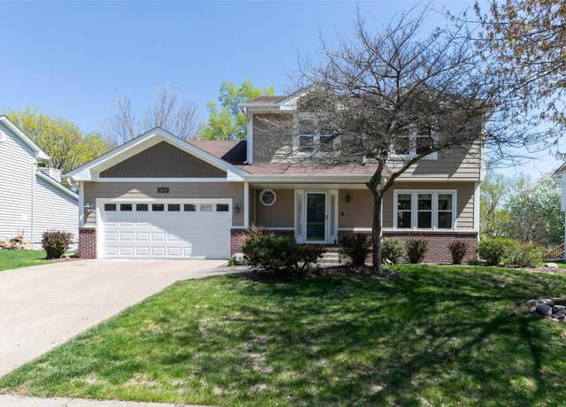 Property at 4015 98th St, Urbandale, IA 50322, 4 beds, 3.5 baths