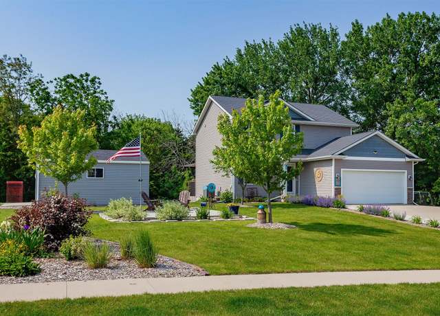 Property at 1707 Apple Ln, Indianola, IA 50125, 3 beds, 2.5 baths