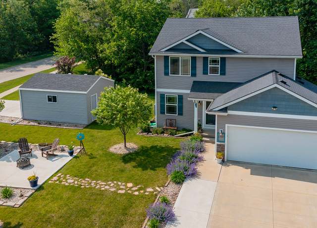 Property at 1707 Apple Ln, Indianola, IA 50125, 3 beds, 2.5 baths