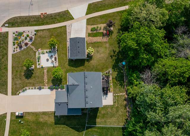 Property at 1707 Apple Ln, Indianola, IA 50125, 3 beds, 2.5 baths