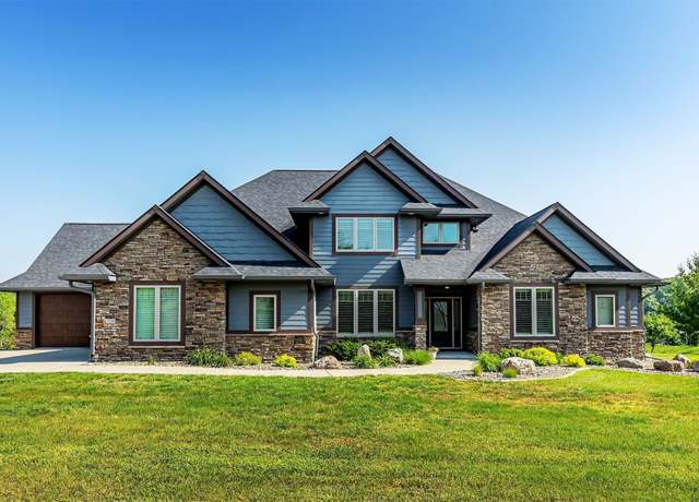 Property at 13303 Douglas Pkwy, Urbandale, IA 50323, 5 beds, 4.5 baths