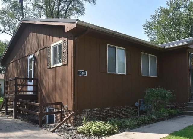 Property at 900/902 College St, Boone, IA 50036, 8 beds, 3 baths
