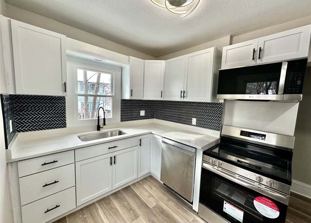 Property at 2611 Cornell St, Des Moines, IA 50313, 3 beds, 2 baths