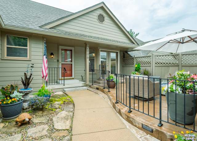 Property at 2006 Maple Cir, West Des Moines, IA 50265, 3 beds, 2.5 baths
