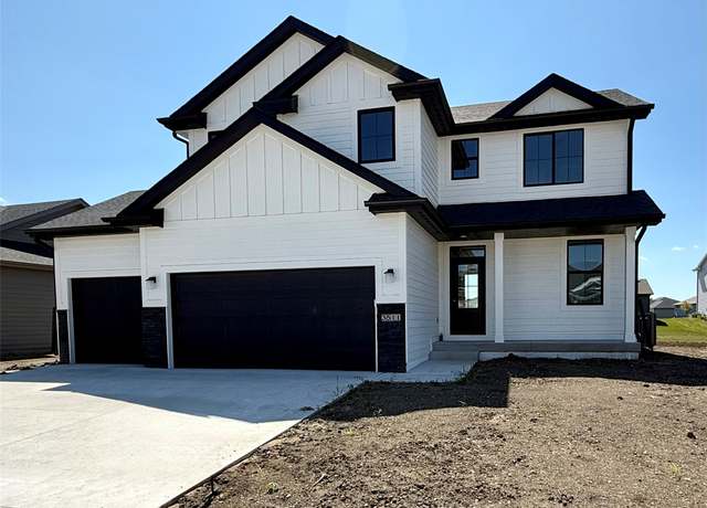 Property at 3511 NW 27th St, Ankeny, IA 50023, 4 beds, 2.5 baths