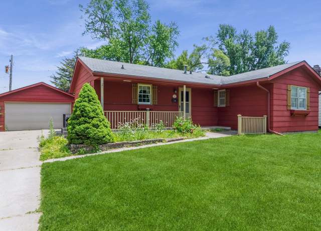 Property at 829 SE Bel Aire Rd, Ankeny, IA 50021, 3 beds, 2 baths