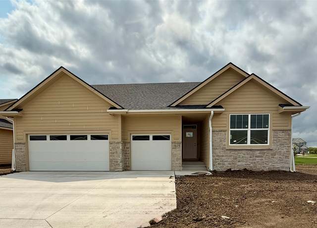Property at 3609 NW 27th St, Ankeny, IA 50023, 3 beds, 2 baths