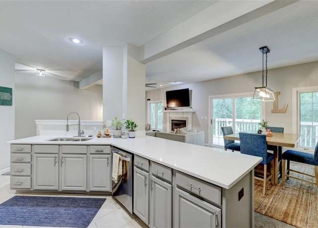 Property at 5583 Meredith Dr Unit 5C, Des Moines, IA 50310, 3 beds, 2.5 baths